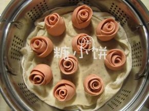 依次做好所有生坯，排入蒸锅中醒发15分钟