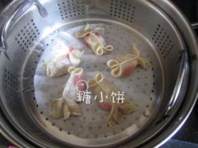 排入蒸锅中，冷水上锅，水开后旺火蒸8-10分钟即可