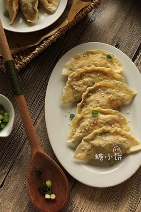 随便贴一些以前写过的其它饺子馄饨，具体就不搬运了。
蛋饺（纯蛋皮包香菇猪肉馅）