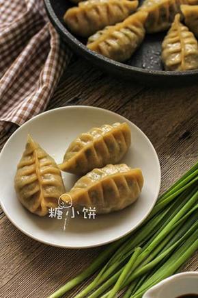 韭菜鸡蛋水煎饺