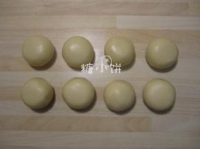 分别包好8个，收口朝下，表面盖保鲜膜或者湿纱布防干