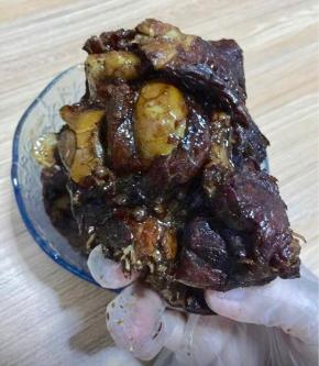 高压锅，开锅后20分钟，带上手套用手抓着啃，太过瘾了