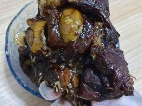 高压锅，开锅后20分钟，带上手套用手抓着啃，太过瘾了