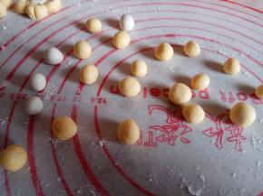 然后搓成小圆团子