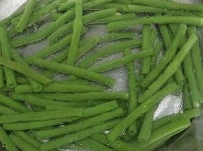 捞出用凉开水冲一下，捞出沥干水分