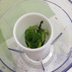 然后放入料理机中