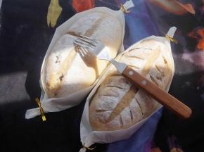 葡萄果汁软欧包就做好了