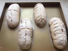 发至两倍大，用刀片在表面划口，筛粉