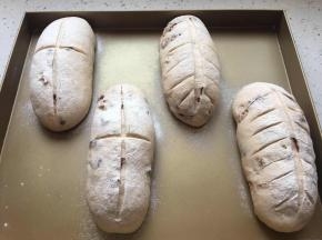 发至两倍大，用刀片在表面划口，筛粉