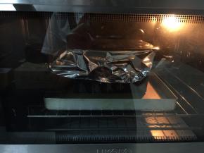 送进烤箱中下层，上下火160度，35分钟