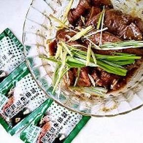 放点葱姜和一点料酒。放入冰箱冷藏两小时以上。