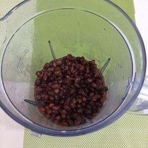 然后放入料理机中