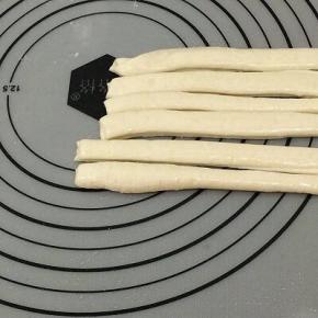 每条都要刷上少许的油