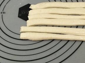 每条都要刷上少许的油