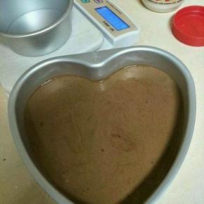 装入模具中，放入预热好的烤箱中，150度烤40分钟左右