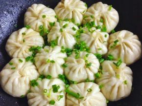 11、水收干，包子呈金黄色，就可以起锅了。