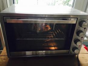 烤箱200度预热，放中层烤15分钟左右