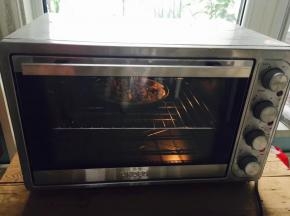 烤箱200度预热，放中层烤15分钟左右