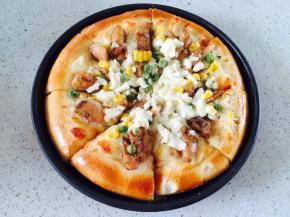 从烤箱中拿出来撒上最后的芝士