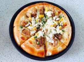 从烤箱中拿出来撒上最后的芝士