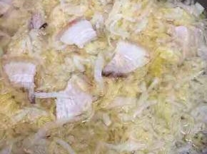 加入适量的开水（水多加点）大火烧开，转小火慢炖二十分钟