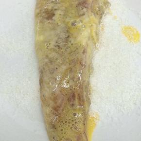 最后在放入椰蓉中均匀的裹上椰蓉