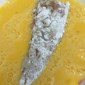 然后在裹上鸡蛋液