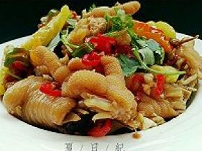 8. 盖保鲜膜放入冰箱冷藏，第二天一早口感会更好哈