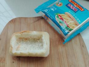 2. 将中间挖开，呈小盒子状