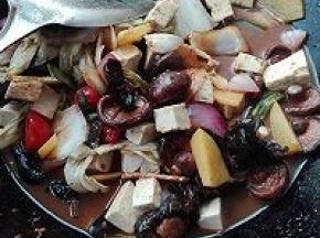 9. 放入锅中稍微翻炒一下即可