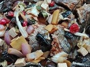 11. 最后将剩余的菜料一同平铺在鱼身上，烤箱200度，中层，25分钟左右即可