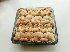 11. 烤箱预热，中层，上下火170度，20分钟（根据自家烤箱实际温度操作）