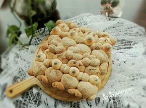 12. 表面用食用笔画一下或者巧克力装饰即可