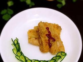 装入盘中，上面放上番茄酱