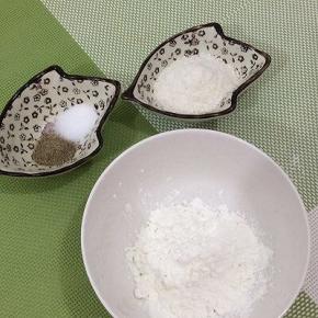 土豆淀粉、盐、黑胡椒和椰蓉