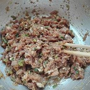 5. 用筷子一个方向搅拌均匀