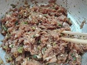 5. 用筷子一个方向搅拌均匀