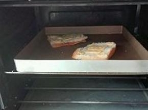 5. 烤箱中层，180度，12分钟