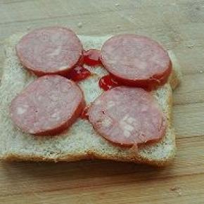 7. 放上火腿