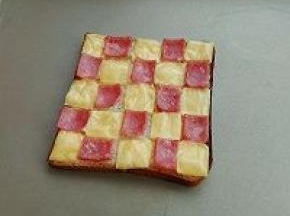 6. 烤好的样子（也可以土司沫番茄酱或者沙拉酱再摆放芝士同火腿）