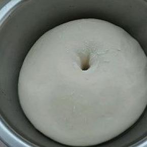 3. 进行室温发酵，发酵至手指戳洞不回缩不塌陷即可