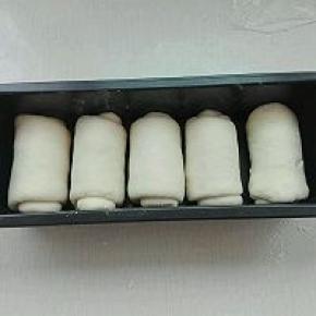 9. 依次放入模具中