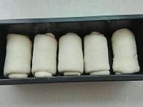 9. 依次放入模具中