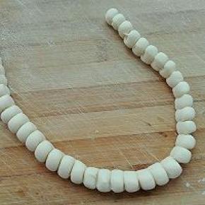 9. 这样就成了一条比较立体的珠珠