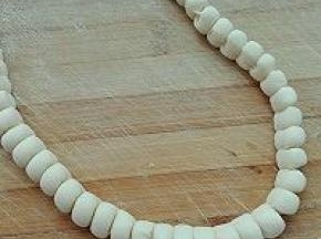 9. 这样就成了一条比较立体的珠珠