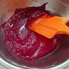 2. 筛入低粉，划z形拌至无干粉