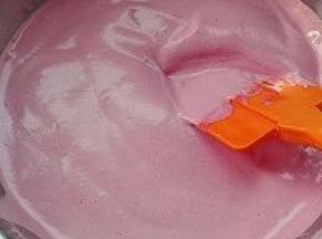 6. 打发好的蛋白同蛋黄糊分两次翻拌手法拌至均匀