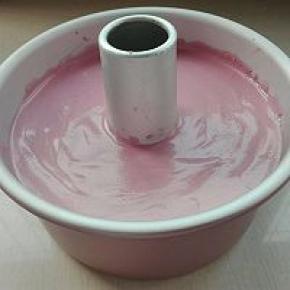 7. 倒入模具中，震出气泡