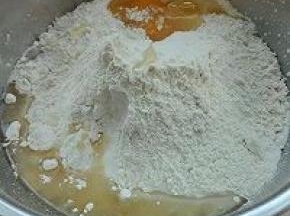 2. 将放凉的汤种和所有主面团材料混合