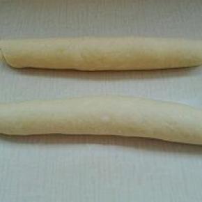 7. 自上而下卷起，搓长